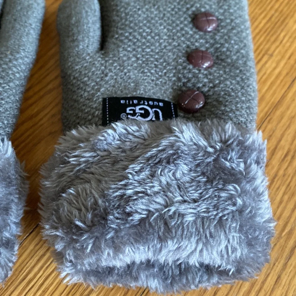Gray button fleece lined gloves